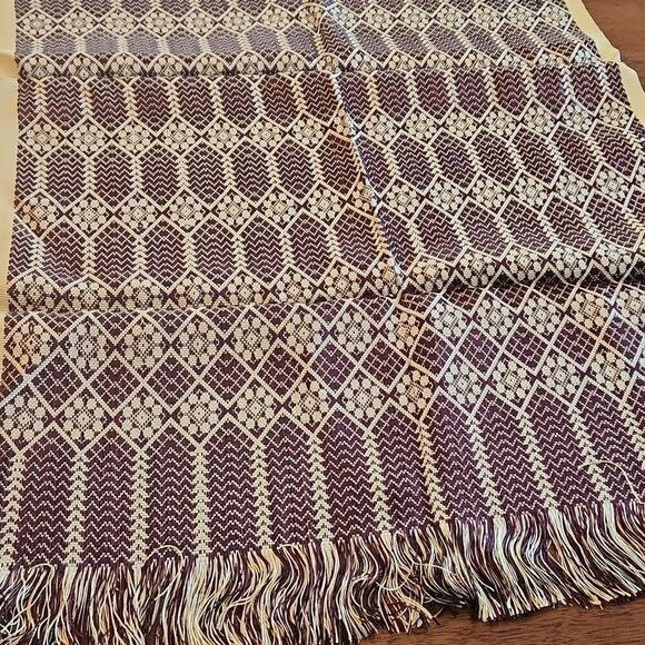 New with tag gold and brown Lithuanian woven table linen runner. - Picture 6 of 7